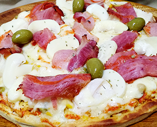 Comidinhas e Coisinhas: PIZZA SICILIANA COM BACON E CEBOLA (SFINCIONE)